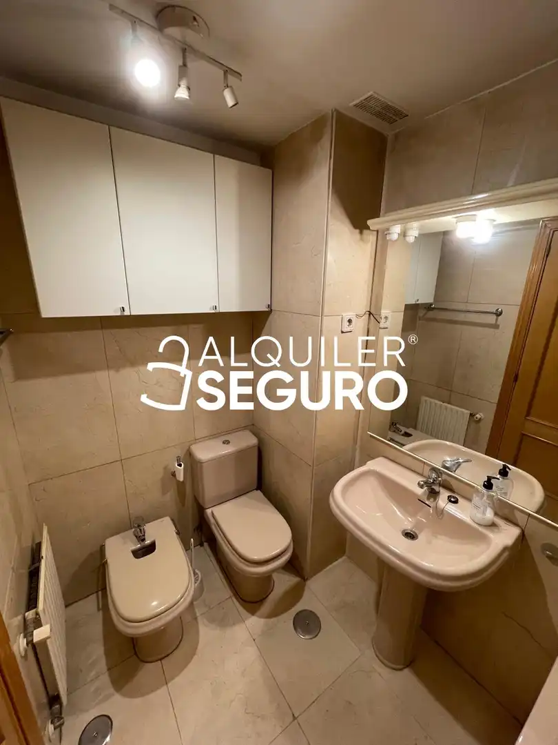 Bathroom of Flat for rent in Madrid  with Heating