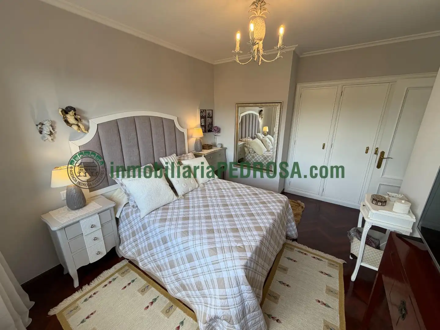 Dormitori de Apartament en venda en Pontevedra Capital  amb Calefacció i Traster