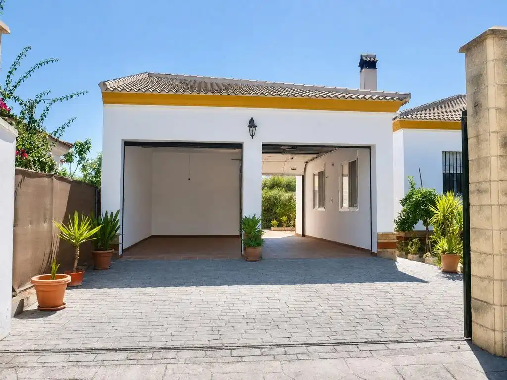 Vista exterior de Casa o chalet en venta en Hinojos con Aire acondicionado, Jardín privado y Terraza