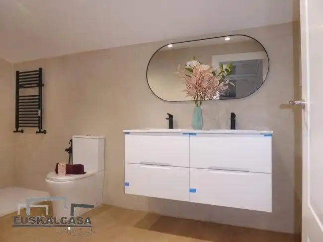 Bathroom of Flat for sale in Bilbao   with Heating and Terrace