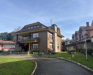 Exterior view of House or chalet for sale in Medio Cudeyo  with Heating, Private garden and Parquet flooring