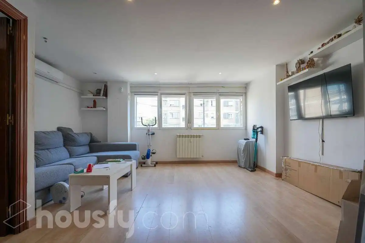 Living room of Flat for sale in Madrid  with Air Conditioner, Heating and Storage room