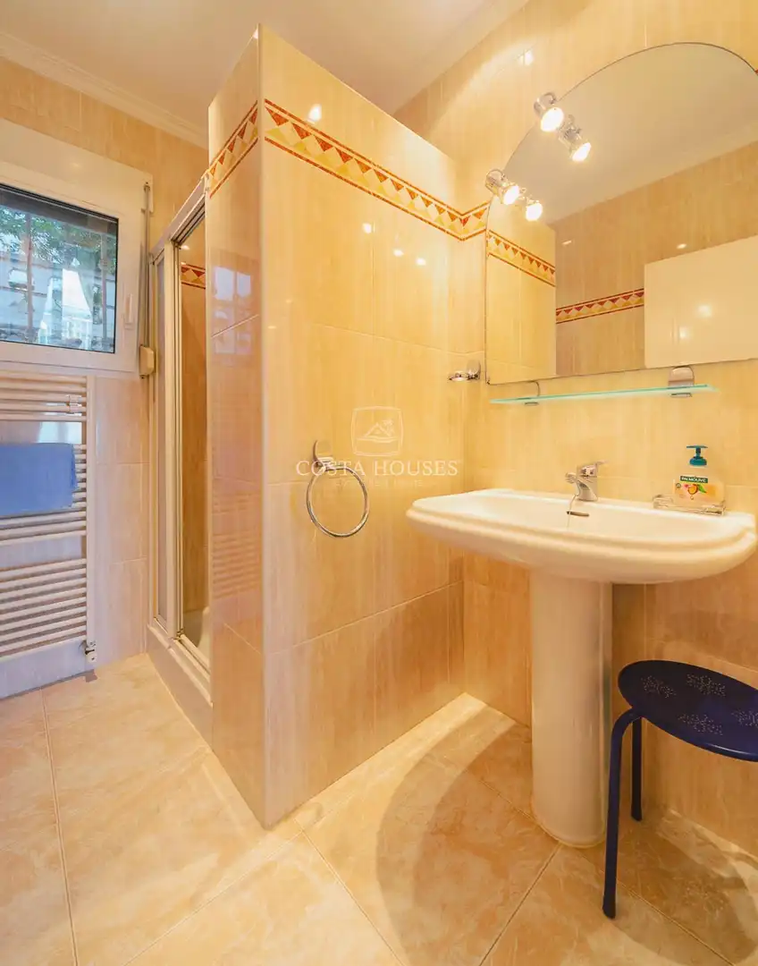Bathroom of Houses for sale in Dénia  with Air Conditioner, Heating and Private garden