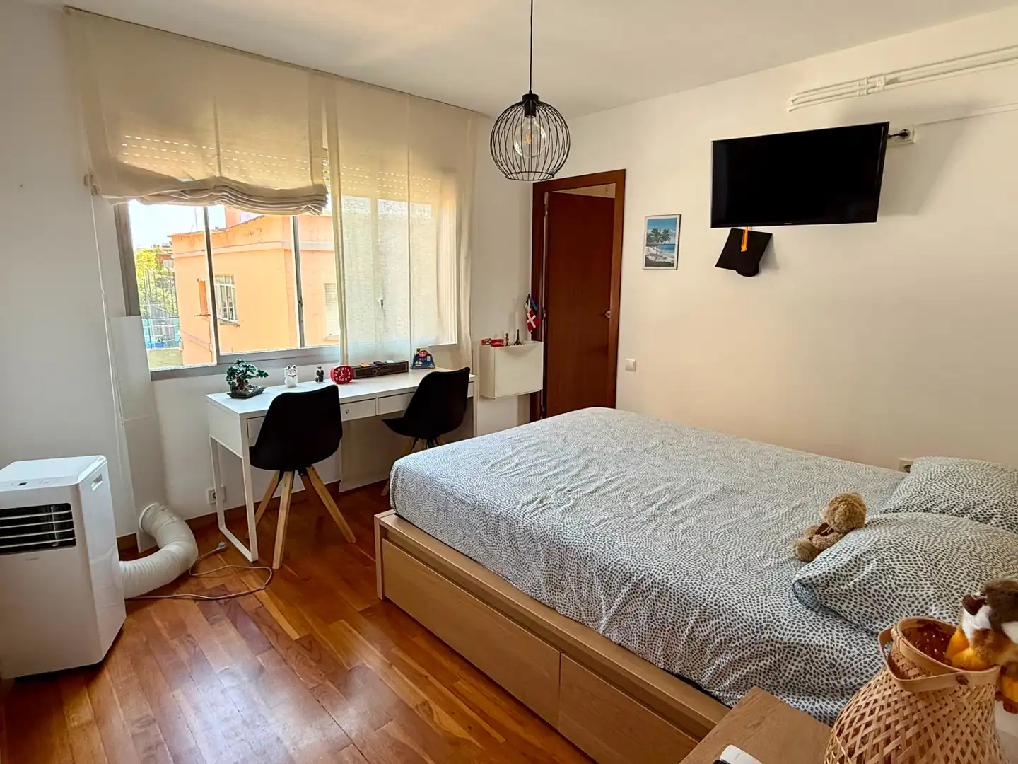 Dormitori de Pis en venda en Barcelona amb Calefacció, Parquet i Terrassa