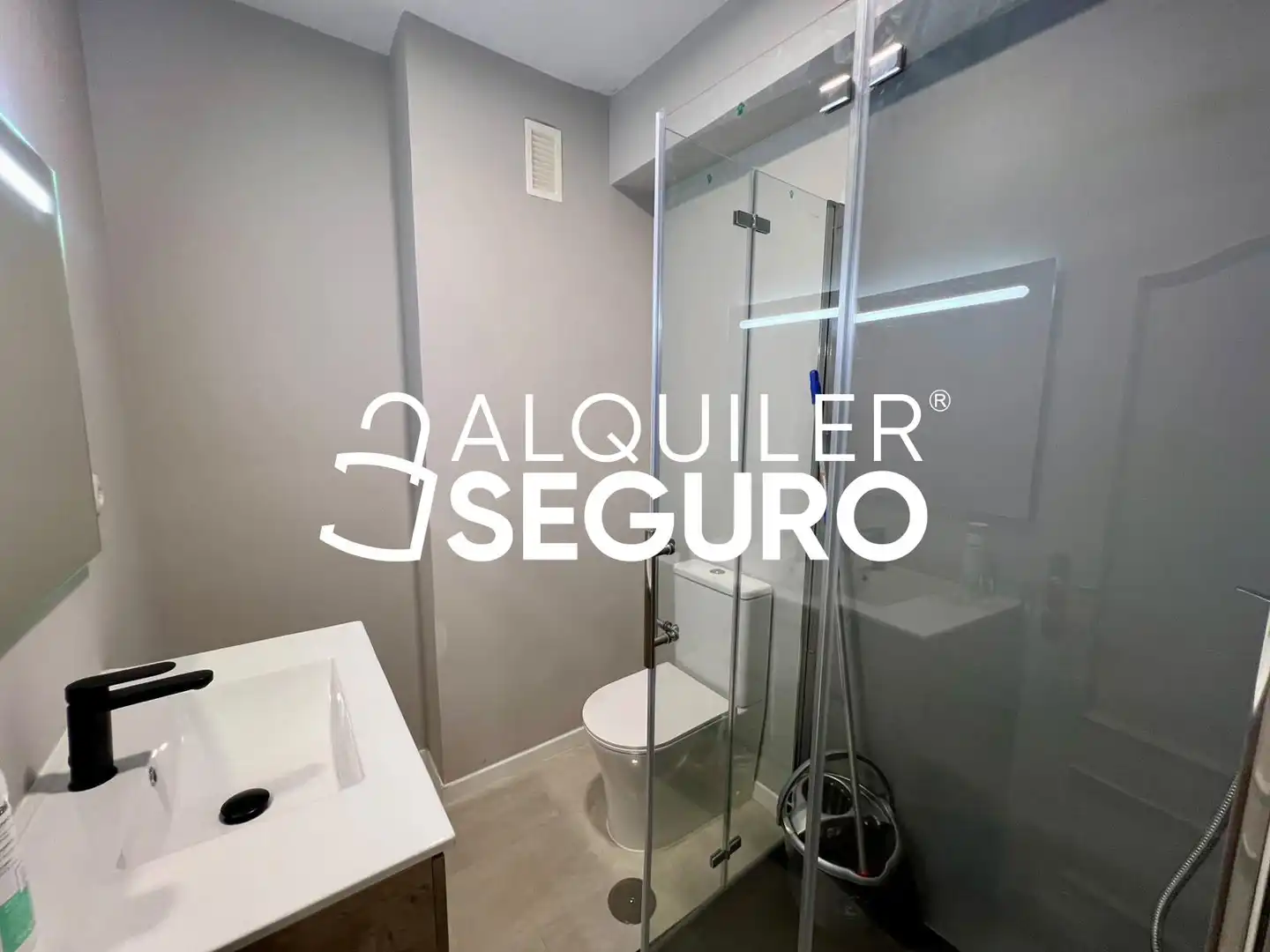 Baño de Piso de alquiler en Alcobendas con Aire acondicionado