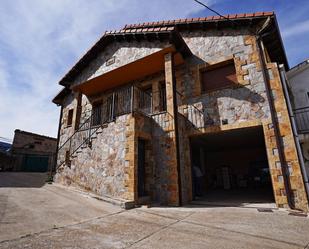 Vista exterior de Casa o xalet en venda en Gargantilla del Lozoya amb Terrassa