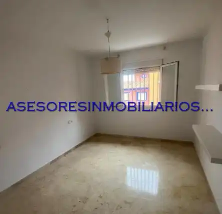 Dormitori de Casa adosada en venda en Castilleja de Guzmán amb Piscina i Balcó