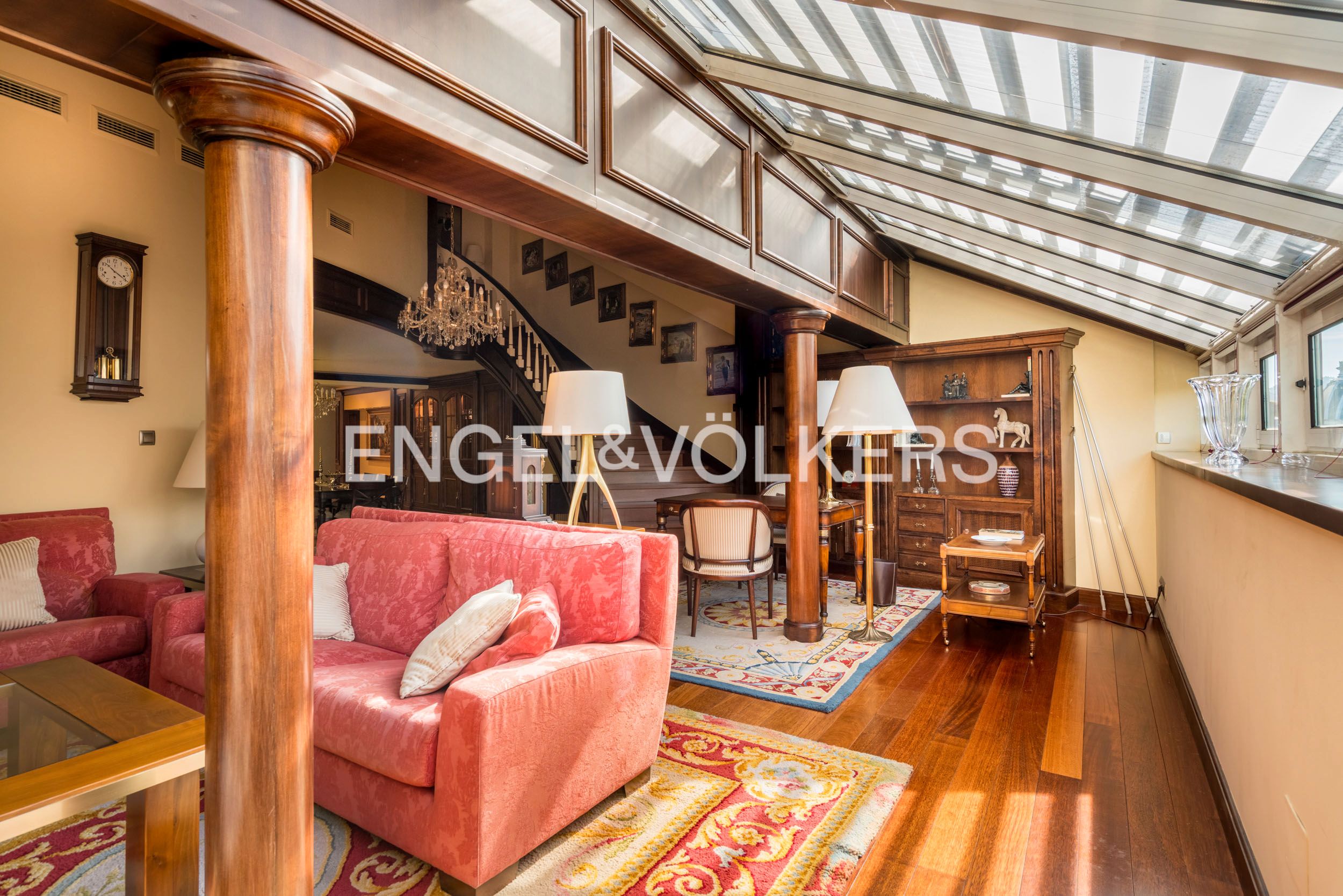 Living room of Apartment for sale in Oviedo   with Air Conditioner, Heating and Parquet flooring