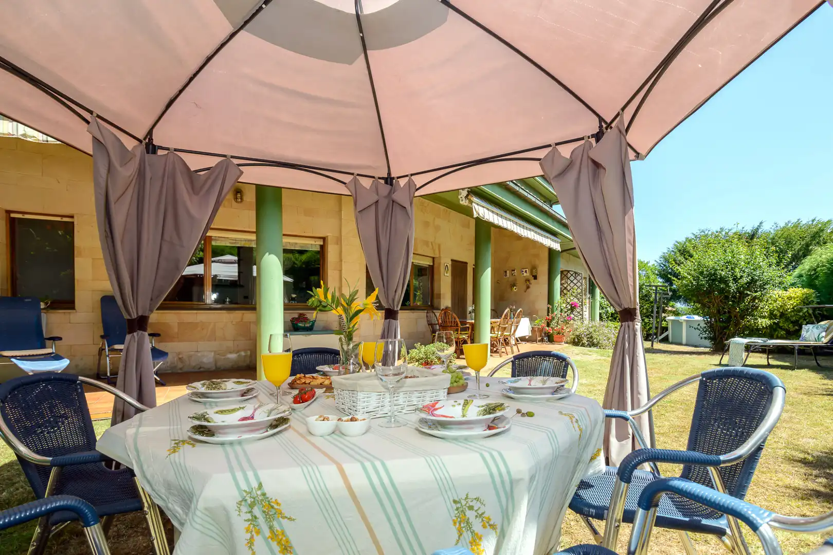 Terraza de Casa o chalet en venta en Oviedo  con Calefacción, Jardín privado y Parquet