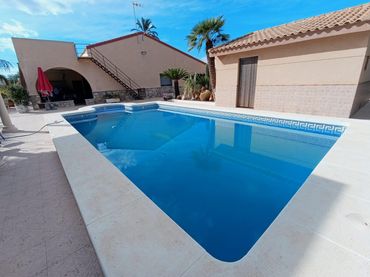 Detached house with pool for sale in La Algoda - Matola - Llano de San José