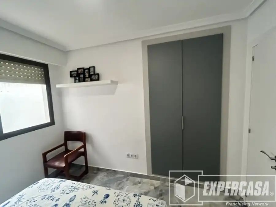 Dormitori de Pis en venda en Alzira amb Aire condicionat, Terrassa i Moblat