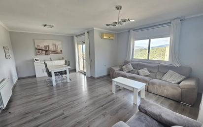 Sala d'estar de Casa o xalet en venda en Terrassa amb Aire condicionat, Calefacció i Jardí privat