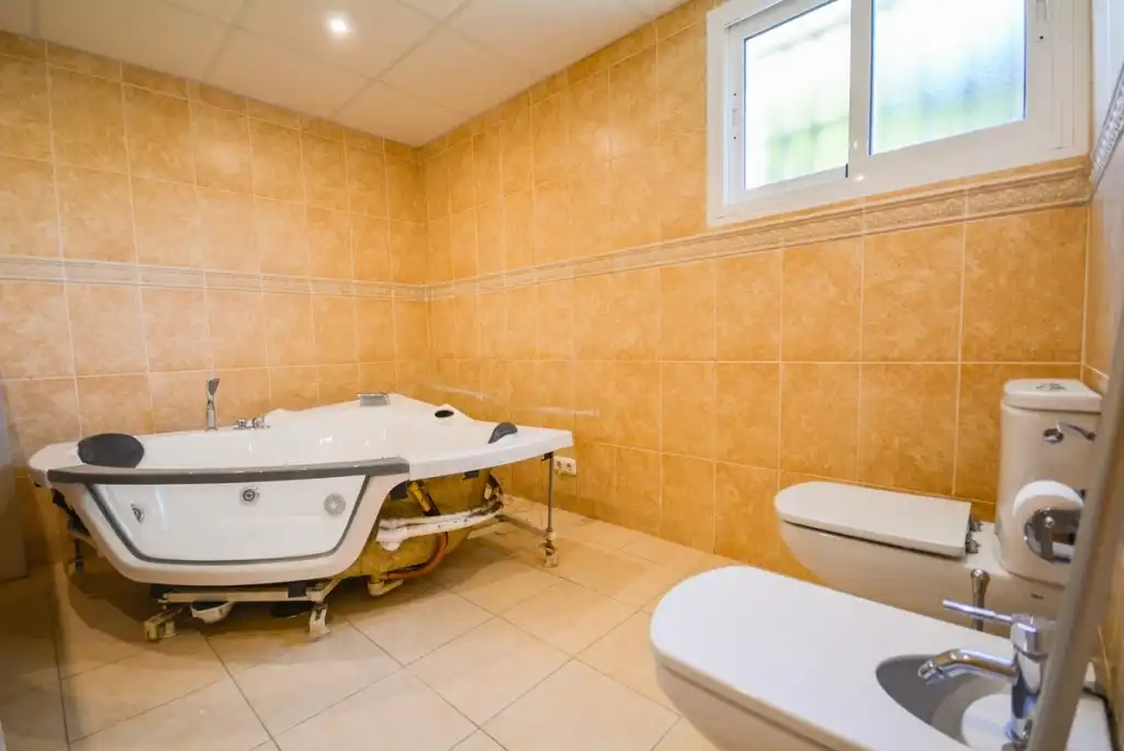 Bathroom of Houses for sale in Benalmádena  with Air Conditioner, Private garden and Terrace