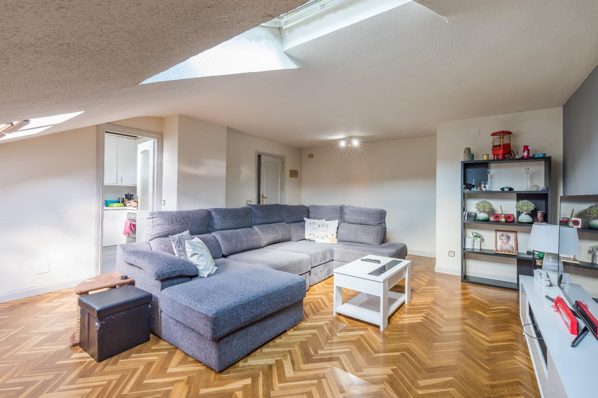Sala d'estar de Àtic en venda en San Lorenzo de El Escorial amb Calefacció, Traster i Alarma