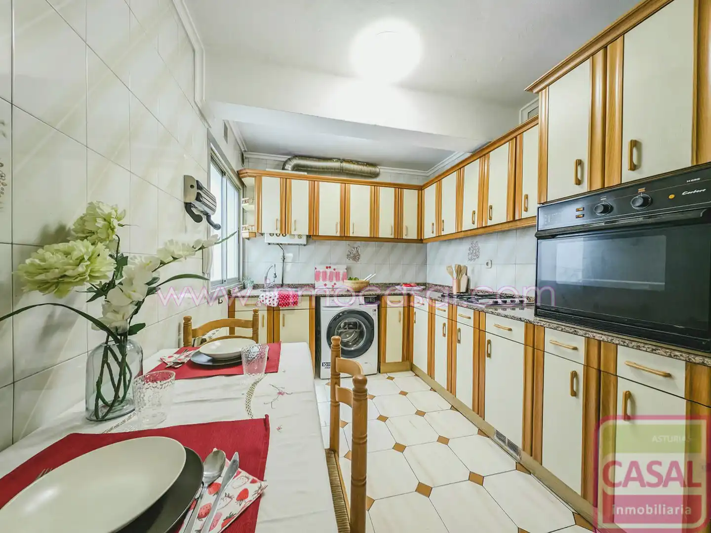Cocina de Piso en venta en Oviedo  con Calefacción, Trastero y Amueblado