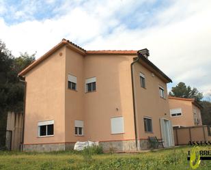 Vista exterior de Casa adosada en venda en Torrelles de Llobregat amb Calefacció, Jardí privat i Moblat