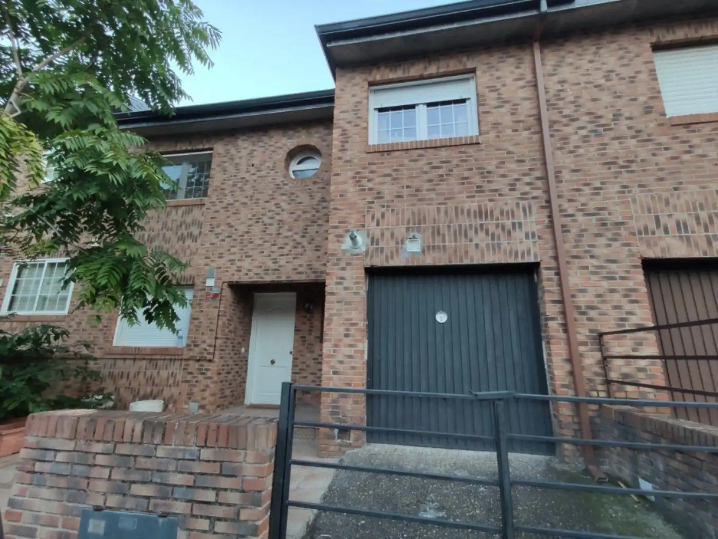 Casa adosada de alquiler en El Guijo - Colonia España