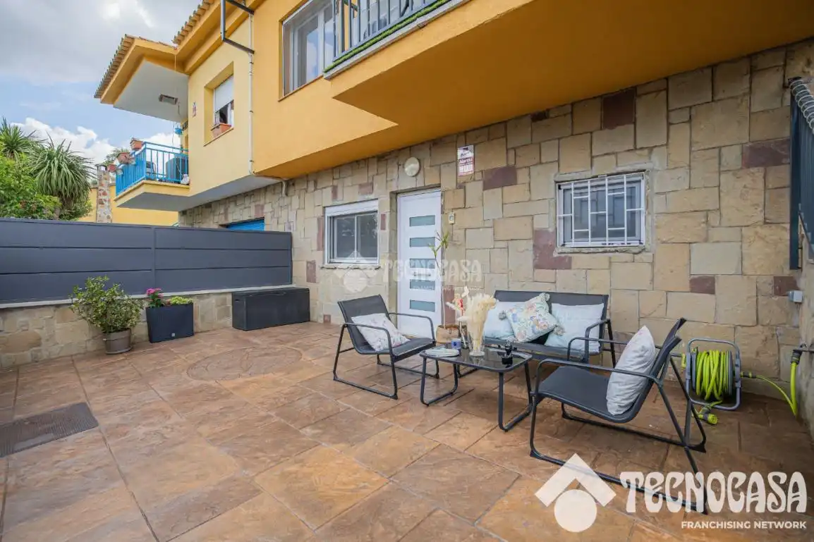 Casa aparellada en venda a Sant Vicenç Dels Horts, imagen 30