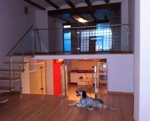 Study to rent in  Valencia Capital  with Air Conditioner, Heating and Oven