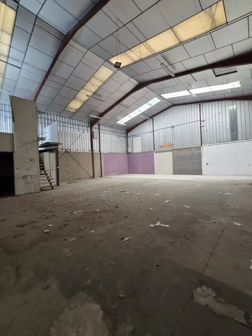 Local comercial en venda a La Lastra