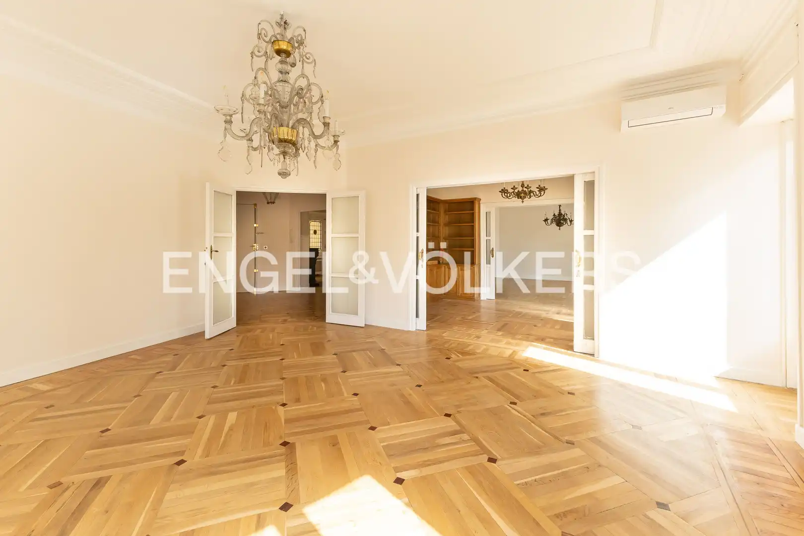 Dining room of Flat for rent in  Madrid Capital  with Air Conditioner, Heating and Balcony