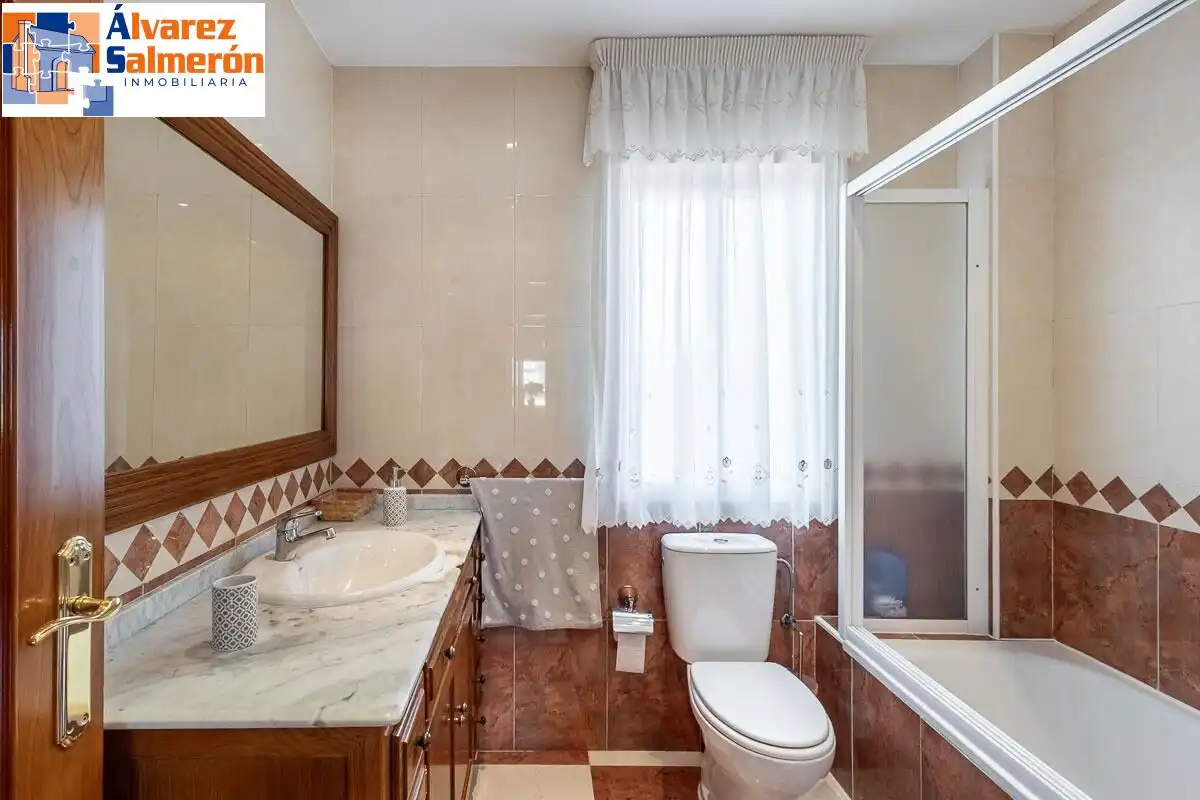 Casa pareada con piscina en venta en Calle CARLOS CANO (HI), imagen 18