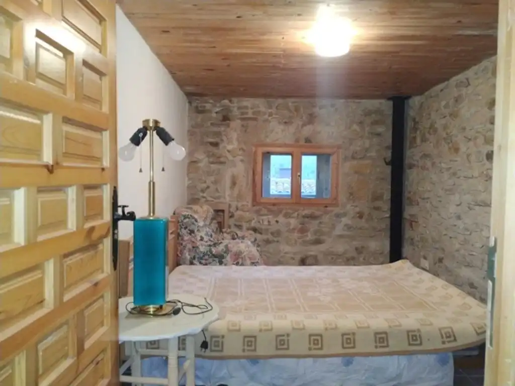 Dormitori de Casa adosada en venda en Pineda de la Sierra amb Calefacció