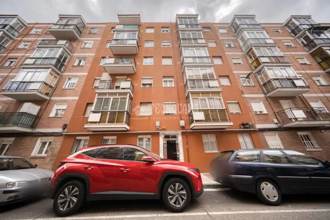 Vista exterior de Piso en venta en Valladolid Capital con Balcón