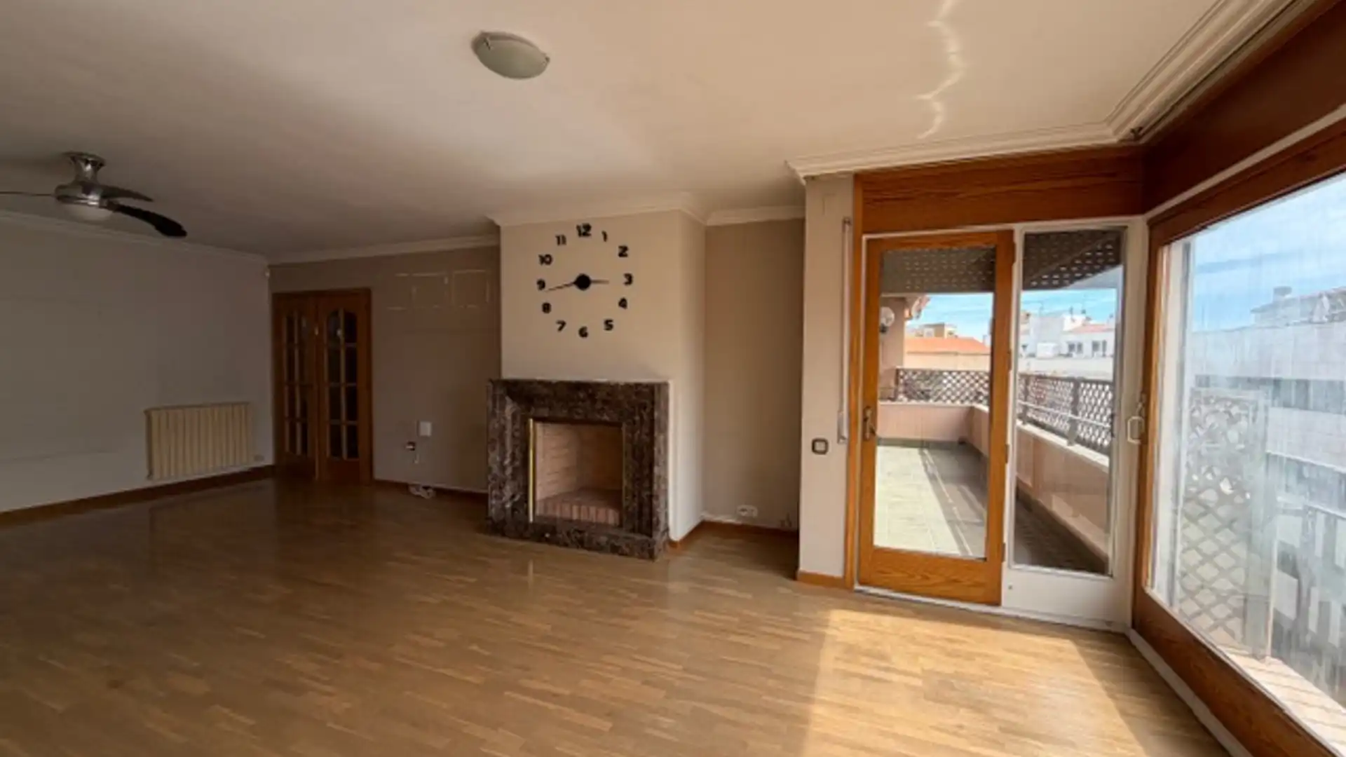 Sala d'estar de Pis en venda en Terrassa amb Calefacció, Forn i Balcó