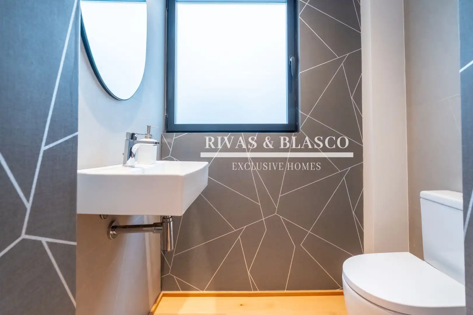 Bany de Apartament de lloguer en Donostia - San Sebastián  amb Calefacció i Moblat
