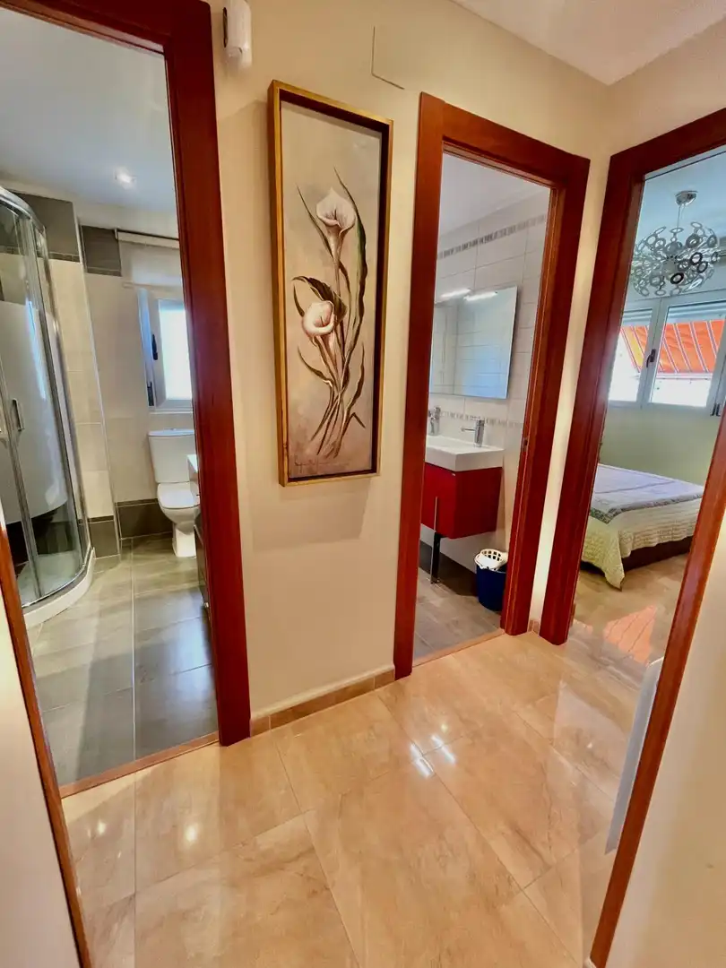 Baño de Piso en venta en Alicante / Alacant con Aire acondicionado, Calefacción y Piscina comunitaria