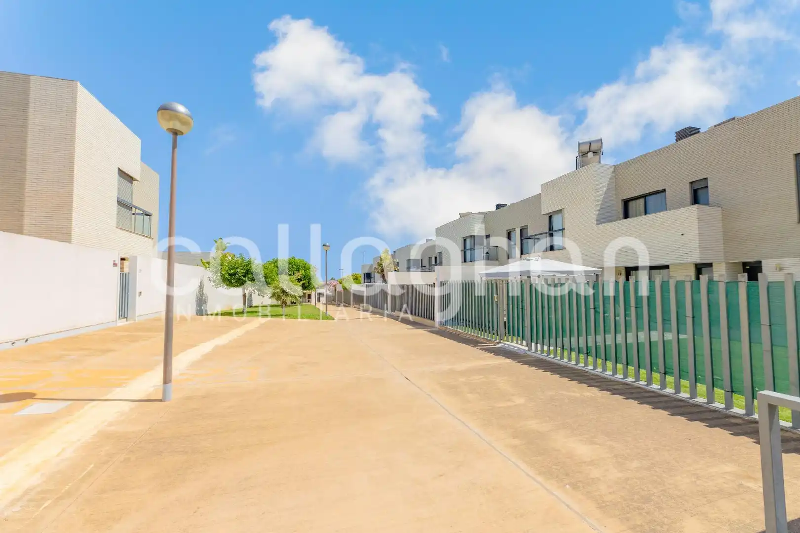 Exterior view of Detached homes for rent in Paterna  with Air Conditioner, Heating and Private garden