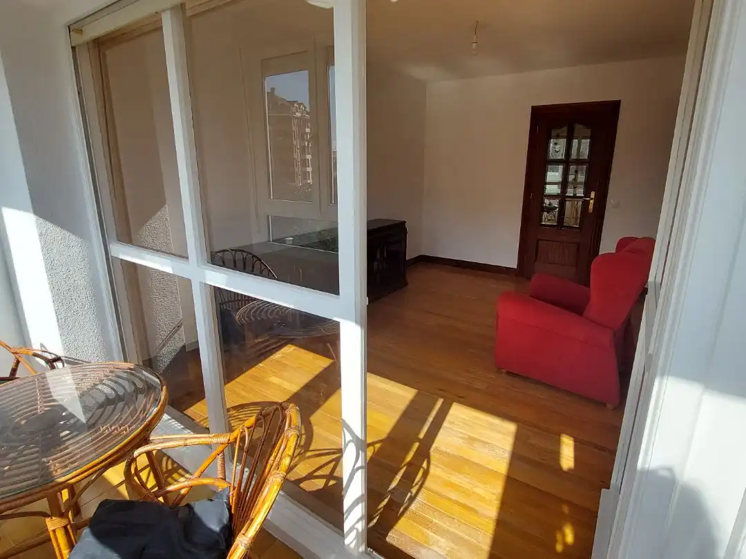Sala de estar de Piso en venta en Santoña con Balcón