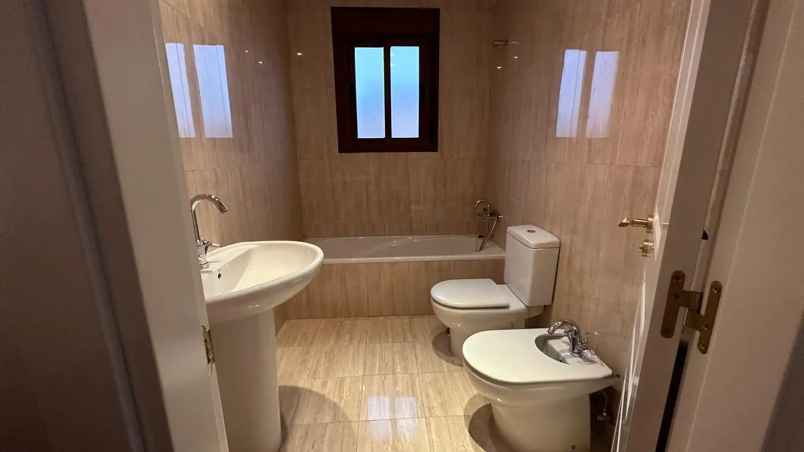 Bathroom of Houses for sale in Villaviciosa de Odón  with Air Conditioner, Heating and Private garden