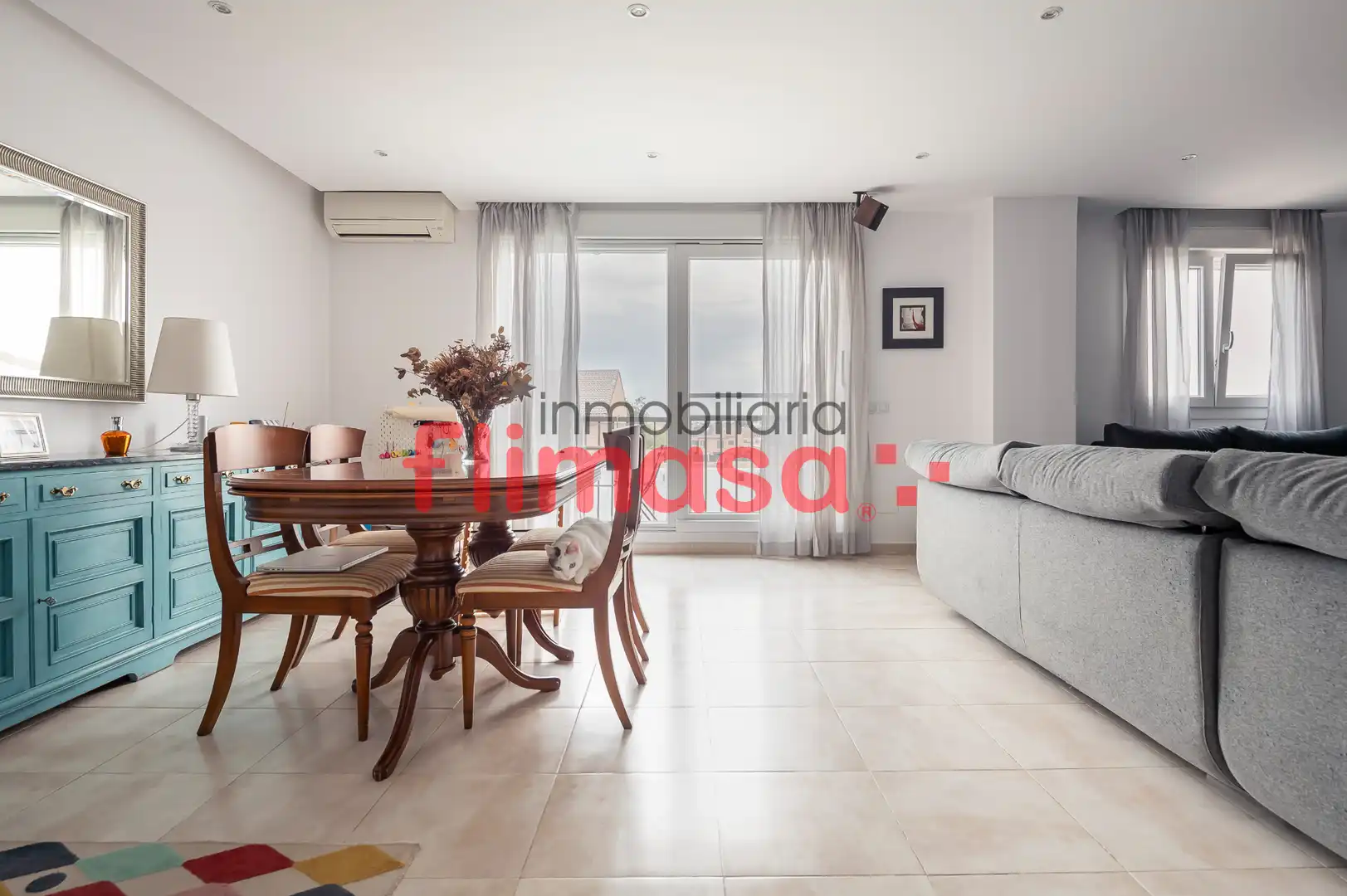 Sala d'estar de Casa adosada en venda en Arroyomolinos (Madrid) amb Aire condicionat, Jardí privat i Traster