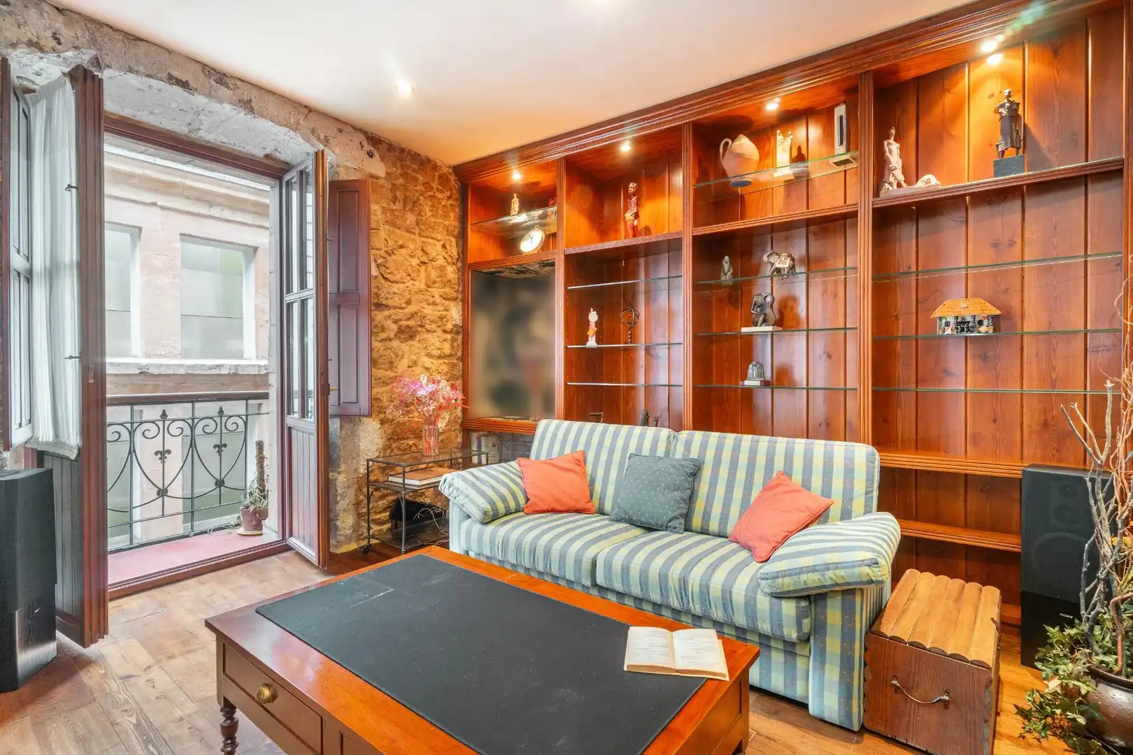 Living room of Flat for sale in Oviedo   with Furnished and Balcony