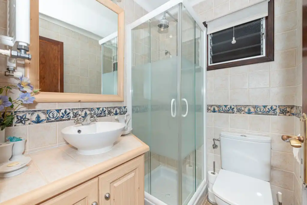 Badezimmer von Haus oder Chalet zum Verkauf in Pollença mit Heizung, Privatgarten und Terrasse