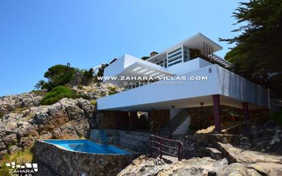 Vista exterior de Casa o xalet en venda en Zahara de los Atunes amb Aire condicionat, Calefacció i Terrassa