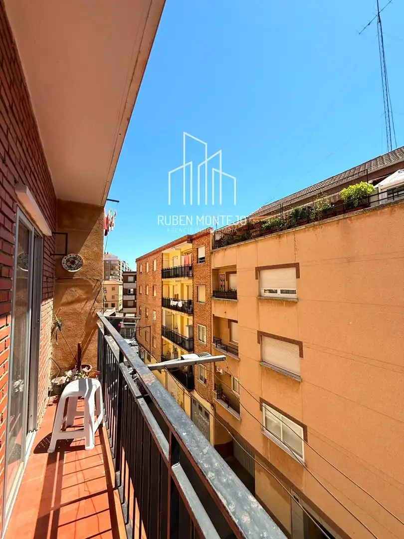 Vista exterior de Piso de alquiler en Salamanca con Calefacción, Parquet y Terraza