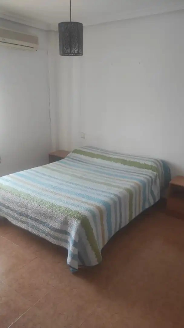 Habitación de Apartamento de alquiler en Cáceres con Aire acondicionado, Calefacción y Amueblado