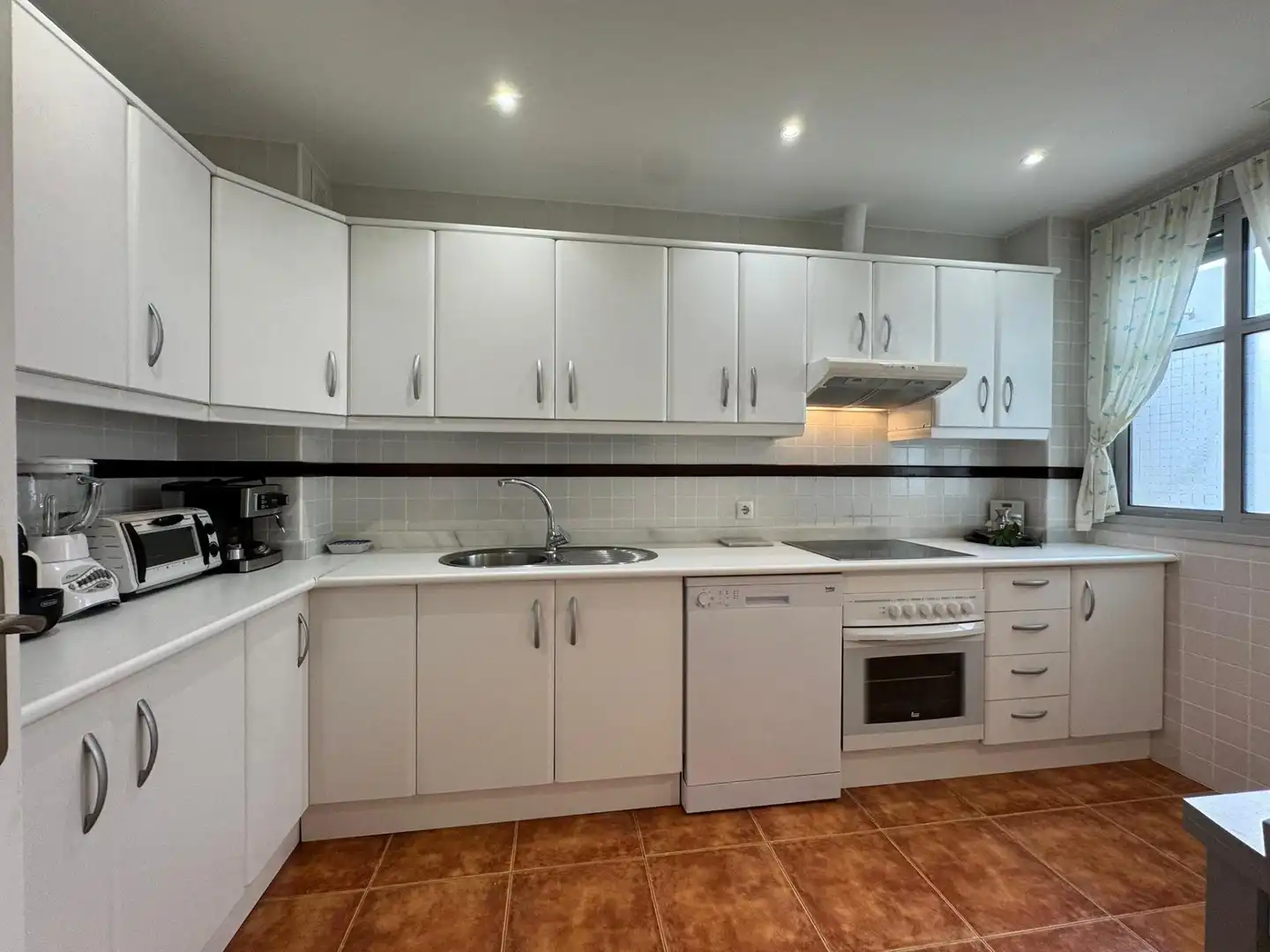 Cocina de Apartamento en venta en Rota con Terraza y Piscina comunitaria