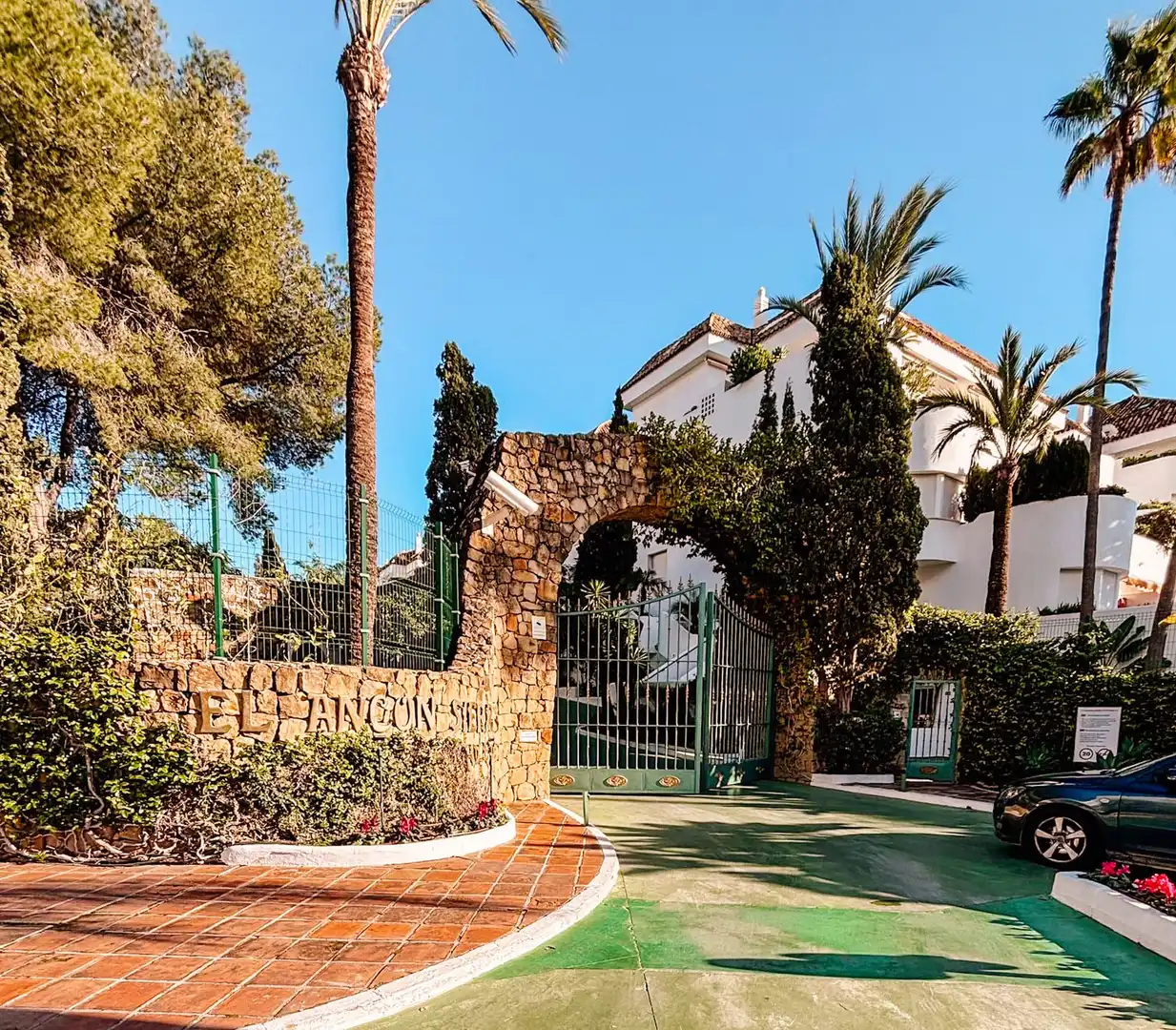 Exterior view of Attic for sale in Marbella  with Private garden, Terrace and Alarm