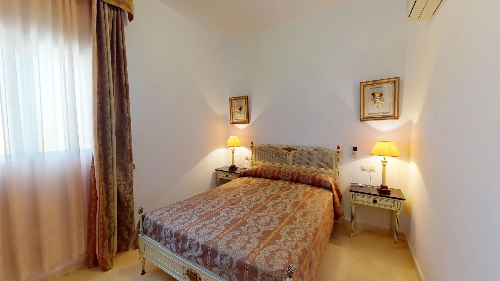 Schlafzimmer von Country house zum Verkauf in Villanueva del Río y Minas mit Klimaanlage, Abstellraum und Schwimmbad