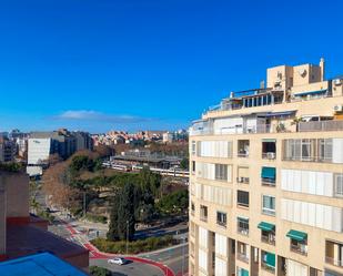 Exterior view of Attic for sale in L'Hospitalet de Llobregat  with Terrace and Oven