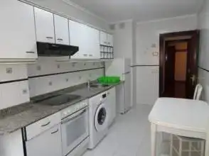 Cocina de Piso de alquiler en Gijón  con Calefacción, Parquet y Amueblado