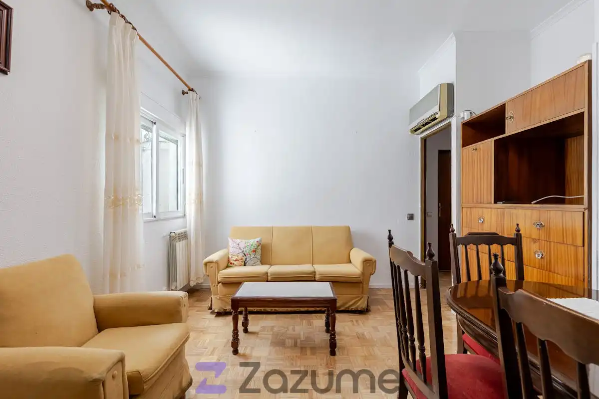 Living room of Flat for rent in  Madrid Capital  with Air Conditioner, Heating and Parquet flooring