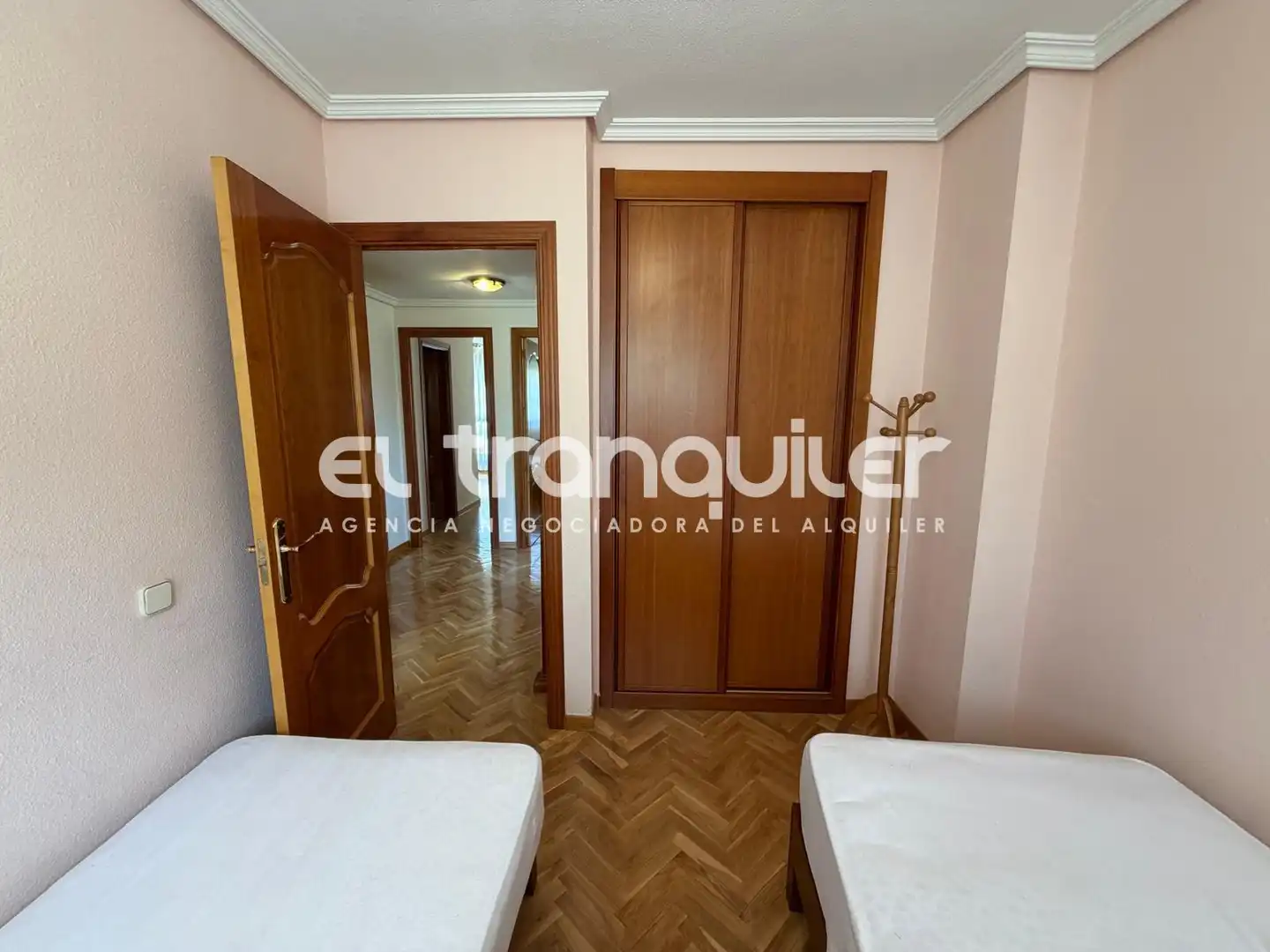 Dormitori de Casa adosada de lloguer en Leganés amb Jardí privat, Parquet i Terrassa