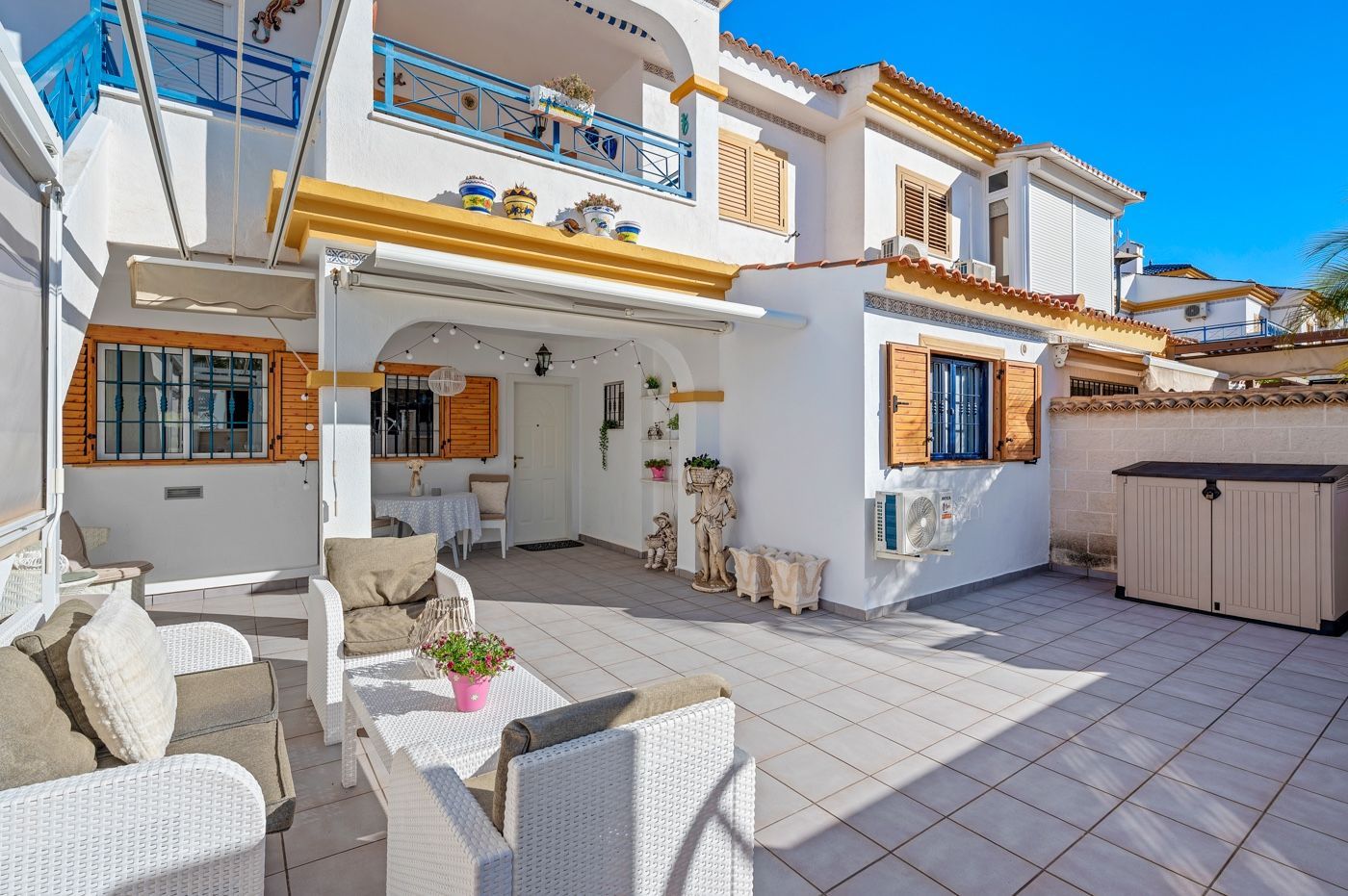 Vista exterior de Apartament en venda en Pilar de la Horadada amb Terrassa, Moblat i Piscina comunitària