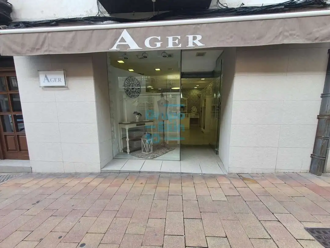 Local comercial en venta en Urdaneta Kalea