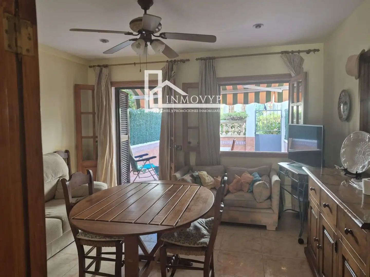Wohnzimmer von Einfamilien-Reihenhaus zum Verkauf in Calvià mit Klimaanlage, Terrasse und Schwimmbad